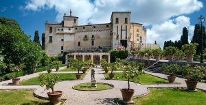 Aperitivo al tramonto nel Castello di Montegalda