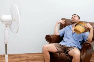 Come sopravvivere senza condizionatore: i trucchi per combattere il caldo