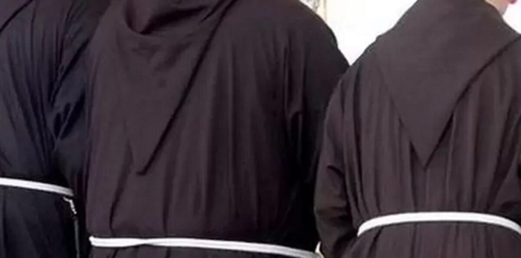 Anziana raggirata e derubata da un frate, sottratto mezzo milione di euro