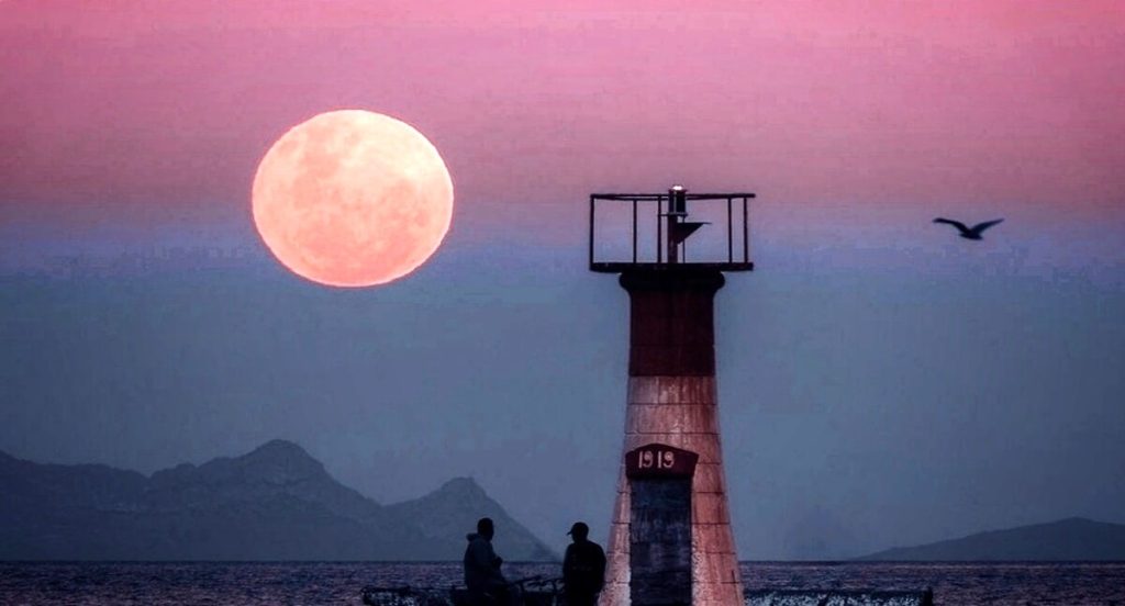 Arriva la doppia Super Luna piena di agosto