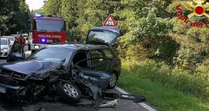 Schianto tra auto, ferite quattro persone: due donne incinte e due anziani