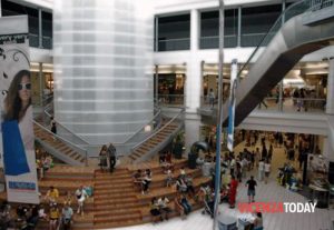 Rapina al centro commerciale, ferì una commessa: in carcere un 27enne