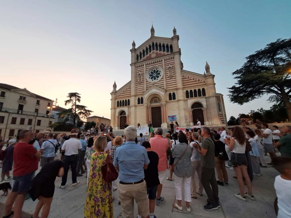 Bimbo conteso, mobilitazione di piazza per Luca: "Chiediamo ai giudici di fermarsi"