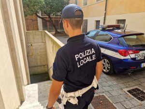 Ragazzi molesti creano disordine al park sotterraneo