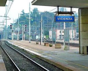 Ricercato per contraffazione e commercio di prodotti falsi, intercettato in stazione a Vicenza