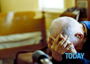 Botte al padre 99enne, arrestato il figlio: crudeltà inammaginabili nei confronti dell'anziano