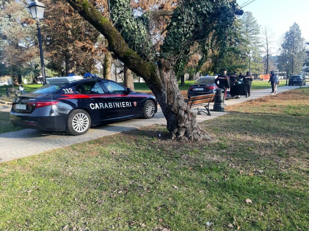 Rapinò e ferì una donna, in carcere 28enne