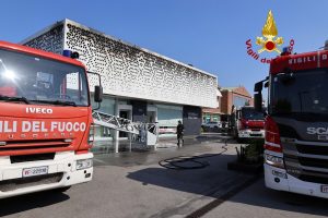 Esplosione in boutique, gravemente ustionata la titolare