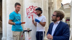 Basilica imbrattata dai vandali americani: al via la pulizia