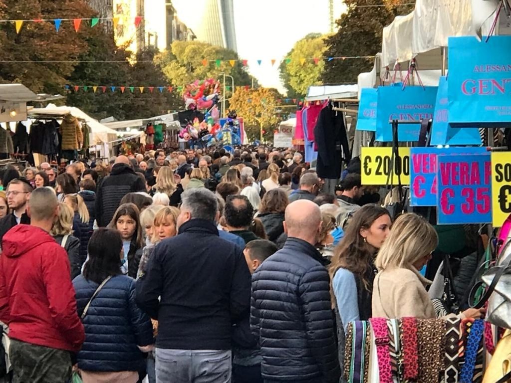 Gli ambulanti di Forte dei marmi a Gallio il 16 agosto