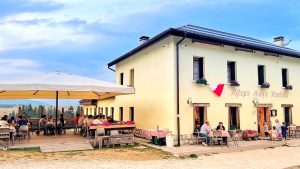 Gita in Marcesina: dove mangiare, le malghe da visitare, i migliori formaggi, gli itinerari