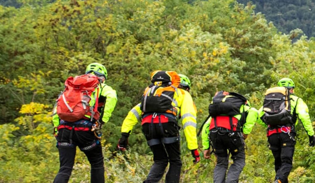 Scivola sul sentiero e si ferisce, escursionista recuperata dal Soccorso alpino
