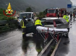 Schianto tra mezzi lungo la Valsugana: un ferito