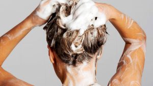 Quante volte lavare i capelli per non rovinarli