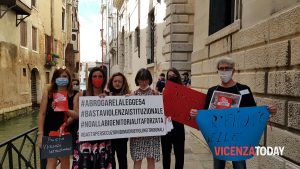 «Le leggi e le scelte di molti tribunali spingono le madri a non denunciare gli uomini violenti»