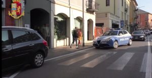 A spasso per il centro con mezzo etto di hashish, denunciato ed espulso pregiudicato straniero