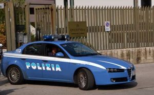 Al bar per un’ultima bevuta prima di costituirsi: ricercato tunisino finisce in carcere