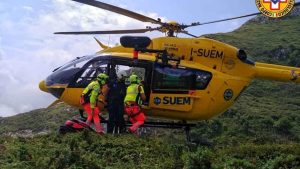 Parapendio precipitato e un escursionista recuperato, due interventi del Soccorso alpino a Ferragosto