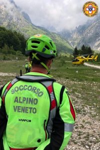 Dramma di Ferragosto, anziano colto da malore: vani i tentativi di rianimarlo