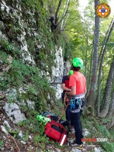 Escursionista colto da malore in una radura: recuperato dal Soccorso alpino