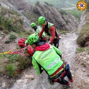 Colto da malore in montagna: recuperato dal Soccorso alpino