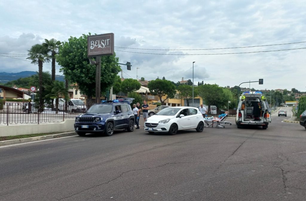 Schianto auto-bici, in ospedale un 73enne