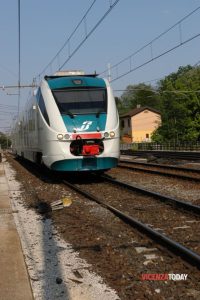 Anziana sale sul teno sbagliato e si perde, trovata a vagare per strada dagli agenti della Locale