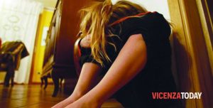 Madri e figlie picchiate senza pietà: tre gli alert in un giorno ma nessuna donna denuncia