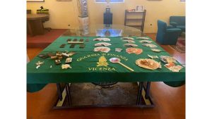 Blitz antidroga, sequestrati 500 grammi tra hashish e coca: due arresti