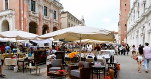 Mercato dell’antiquariato, in centro a Vicenza è protagonista il vintage