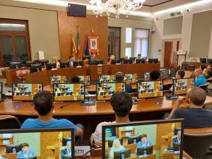 Abbonamento al trasporto gratuito per 13 studenti meritevoli