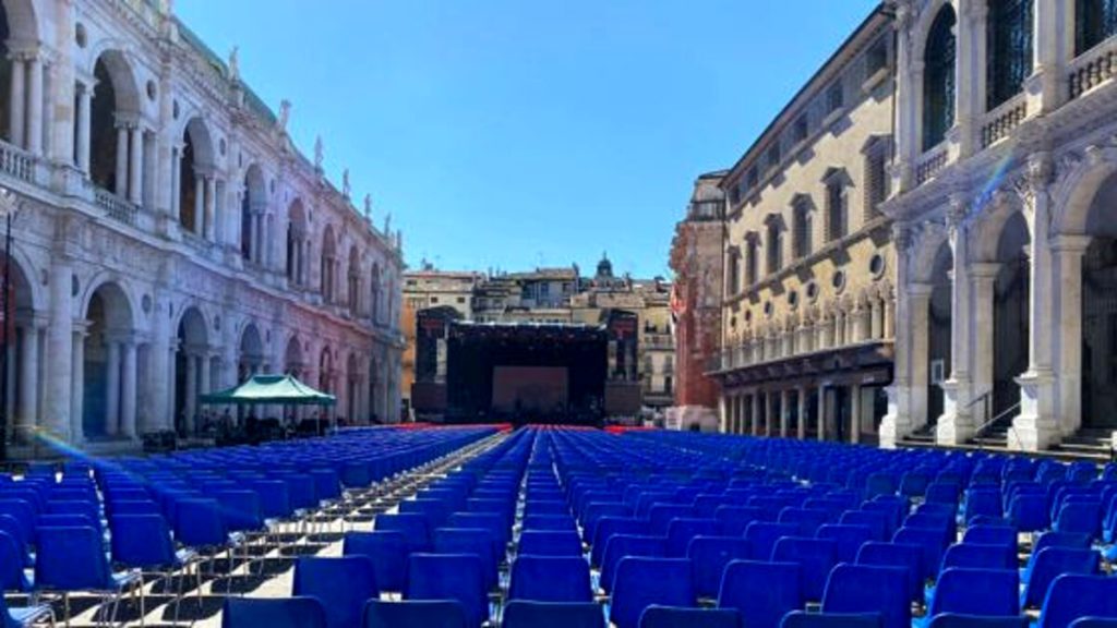 Concerti in piazza dei Signori: stop al consumo di bevande e cibi in contenitori di vetro, ceramica e lattine