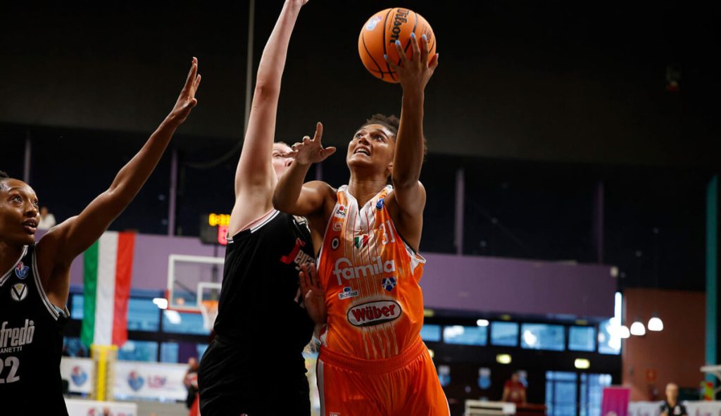 Supercoppa LBF, serata amara per il Famila Schio: la Virtus vince e va in finale