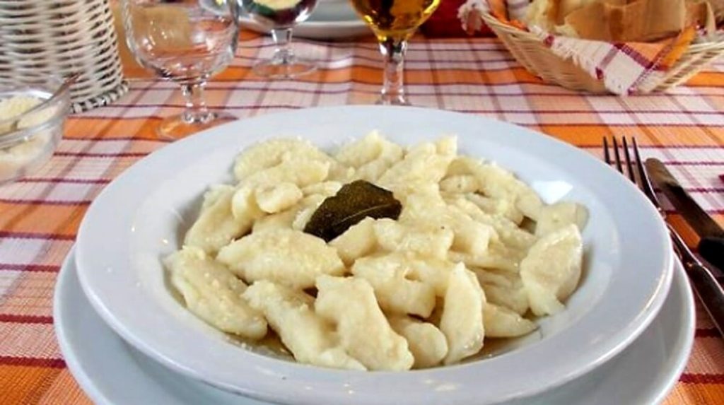 Sagra di Novale: specialità gnocchi con la fioreta e carne alla griglia
