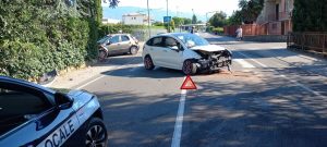 Schianto tra due auto, cinque feriti in ospedale