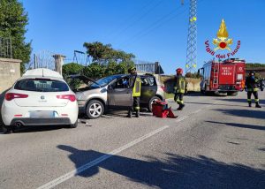 Schianto tra auto, feriti entrambi i conducenti