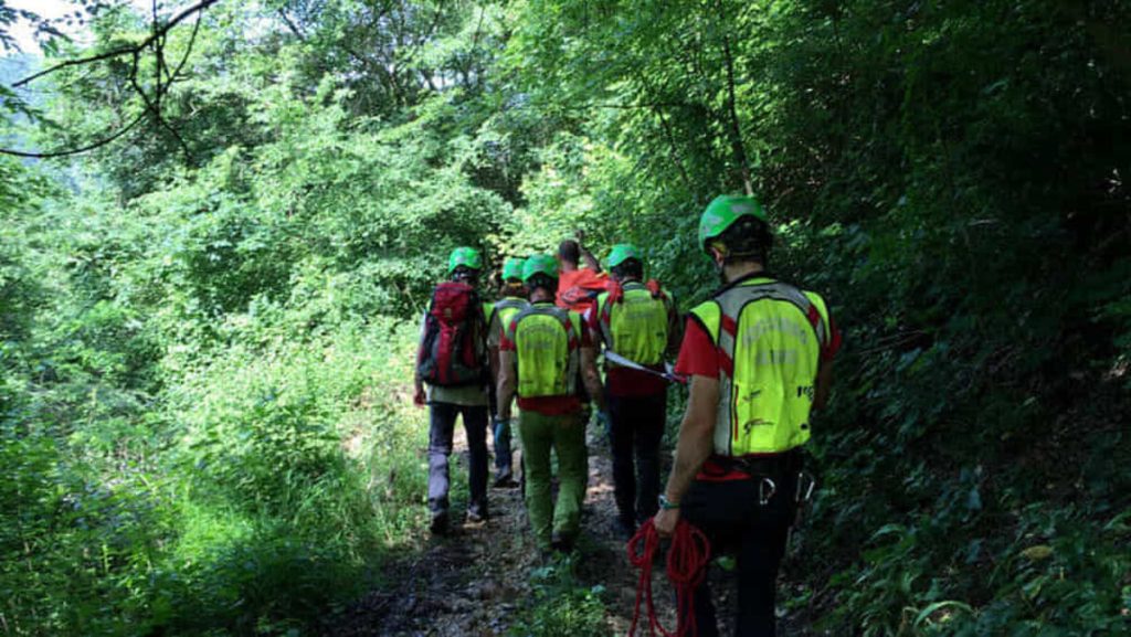 Cade con la mountain bike e finisce in ospedale: sospetto trauma cranico