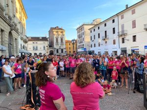 Figli "negati" alle coppie arcobaleno, mobilitazione di piazza: sindaci pronti a trascrivere gli atti di nascita