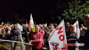 «No Tav»: due cortei e un finale unico con la «benedizione» del vescovo