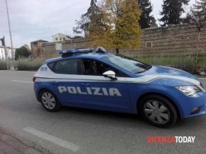 Fa incetta di sigarette e denaro al distributore automatico: 28enne in manette