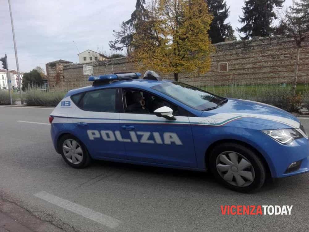 Fa incetta di sigarette e denaro al distributore automatico: 28enne in manette