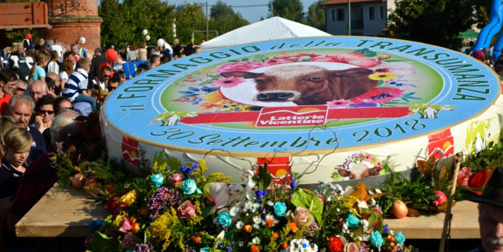 Festa di Latterie Vicentine: taglio della forma gigante, assaggi gratuiti, spettacoli