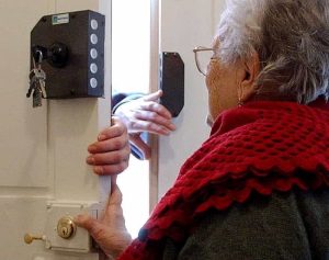 Anziana non cede al raggiro, 23enne denunciata per tentata truffa