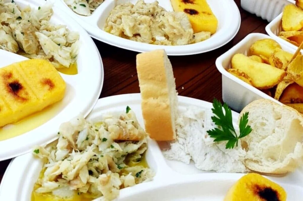 Tradizionale Festa del Baccalà a Montegalda, con ricco stand gastronomico