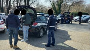 Parcheggiatori abusivi davanti all’ospedale, denunciati in tre