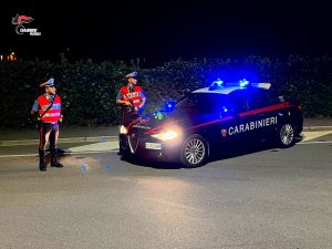 Lavoratori in nero, armi bianche e guida in stato d'ebrezza: il bilancio dei controlli dei carabinieri