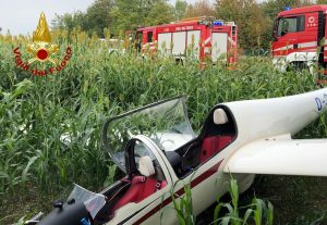 Aliante finisce fuori pista, salvo il pilota