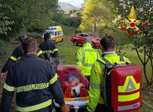 Scivola nel bosco e si ferisce, 79enne recuperato e imbarellato