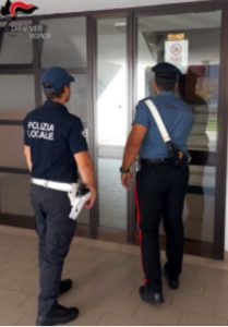 Appartamenti sovraffollati e in condizioni igieniche precarie: sanzionati tre locatori