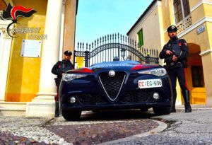 Sorpresi con pezzi di una moto rubata, giovani denunciati